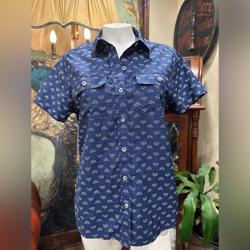 EUC Eddie Bauer Navy Blue Casual Button Down Shirt with Geometric Design